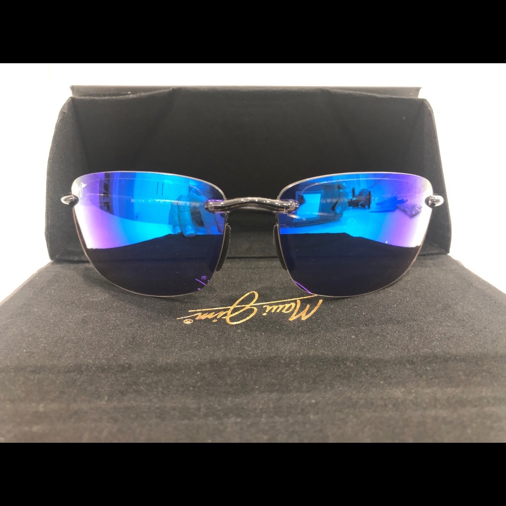 Maui Jim polarized sunglasses.  “Ho’okipa model”
